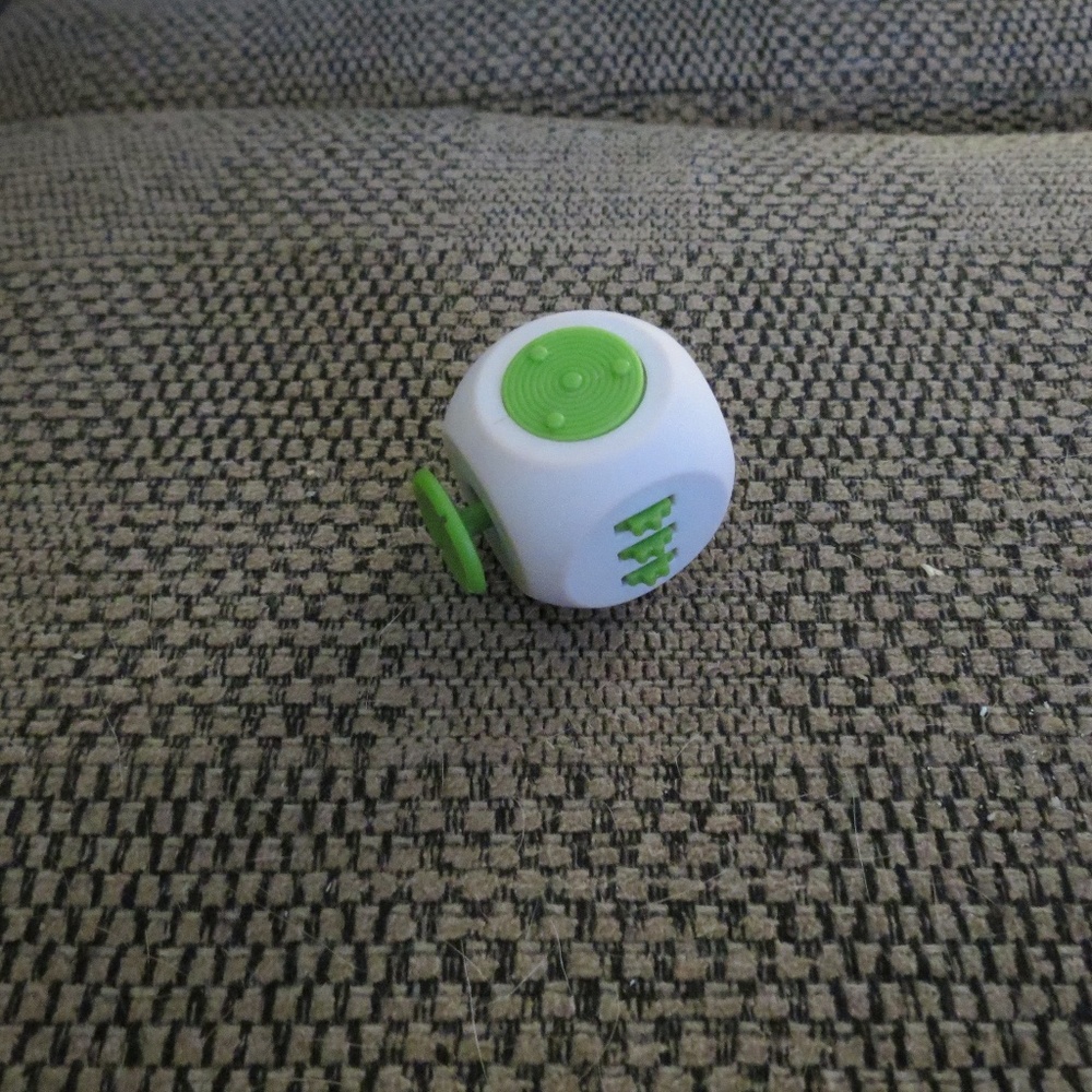 fidget cube - Picture 3 of 3